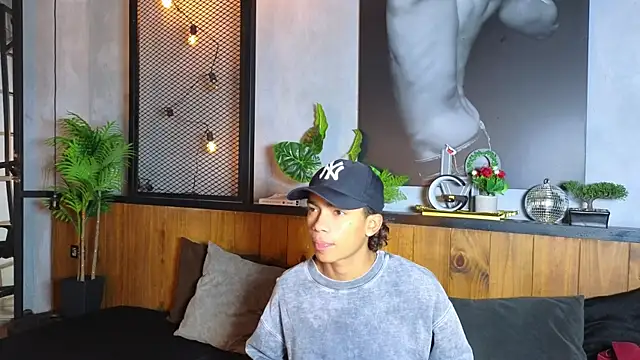 Snapshot of AlanCutee chatting on 05-10-26, 01:04 AlanCutee online show from 05-10-26, 01:04
