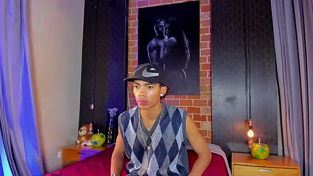 Snapshot of AlanCutee chatting on 04-19-26, 01:34 AlanCutee online show from 04-19-26, 01:34