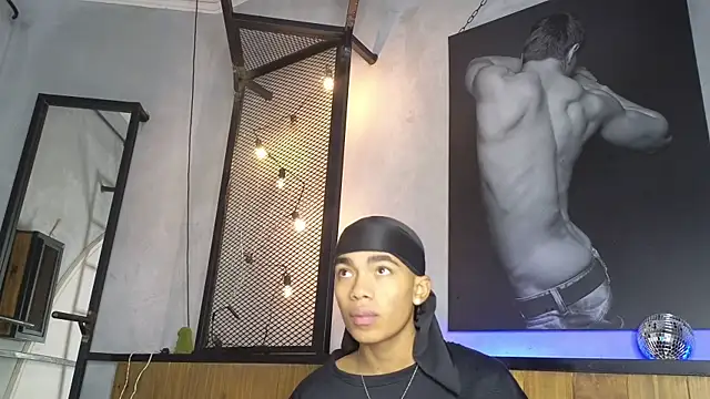 AlanCutee online show from 02-25-26, 01:11