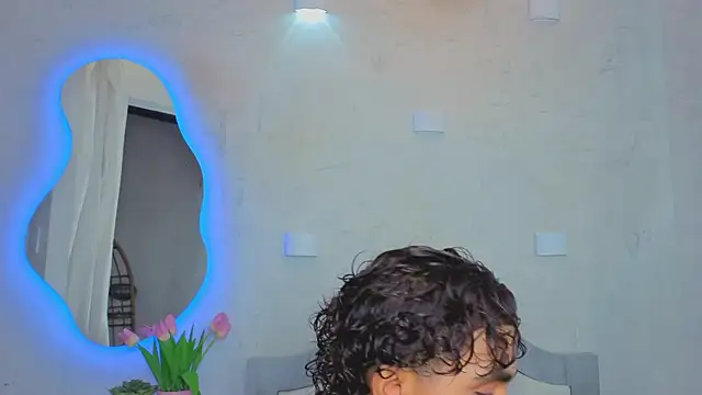 Snapshot of AlanCutee chatting on 05-25-26, 04:01 AlanCutee online show from 05-25-26, 04:01