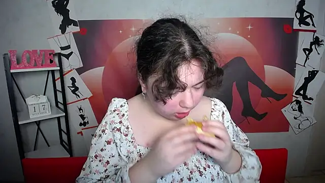 Snapshot of NeonilaLisova chatting on 11-17-25, 12:20 NeonilaLisova online show from 11-17-25, 12:20