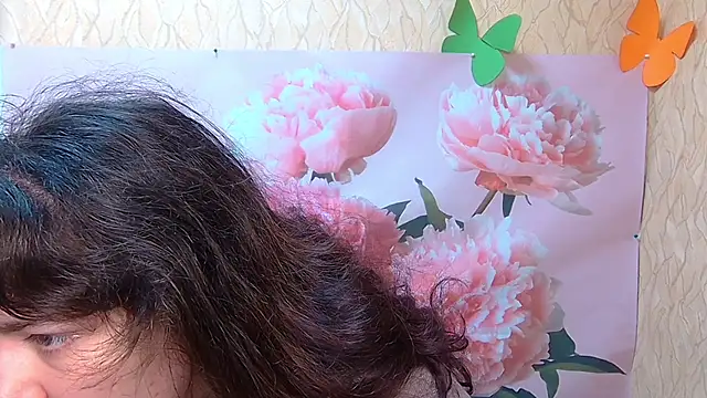 Snapshot of NeonilaLisova chatting on 09-26-25, 05:25 NeonilaLisova online show from 09-26-25, 05:25