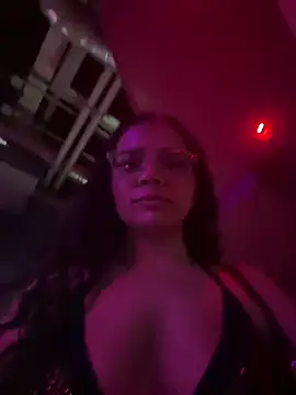 Snapshot of vixxnovalee chatting on 02-13-26, 04:23 vixxnovalee online show from 02-13-26, 04:23