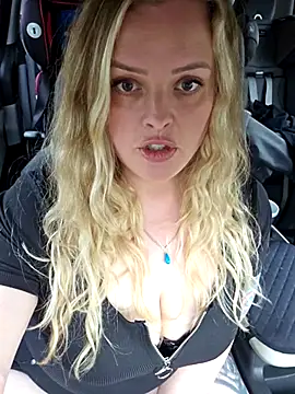 Snapshot of Bridgette03 chatting on 10-25-25, 07:18 Bridgette03 online show from 10-25-25, 07:18