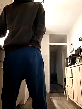 kompiee online show from 12-22-25, 07:08