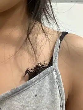    Lily    online show from 04-05-26, 07:48