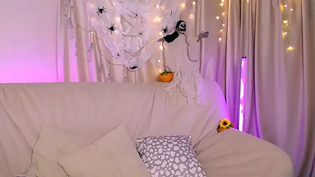 Snapshot of BagiraBella chatting on 10-31-25, 11:18 BagiraBella online show from 10-31-25, 11:18