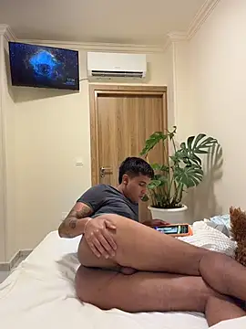 Snapshot of Lucasgonxalex chatting on 07-18-26, 02:36 Lucasgonxalex online show from 07-18-26, 02:36
