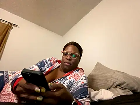 Snapshot of KANDIS864 chatting on 09-25-25, 11:44 KANDIS864 online show from 09-25-25, 11:44