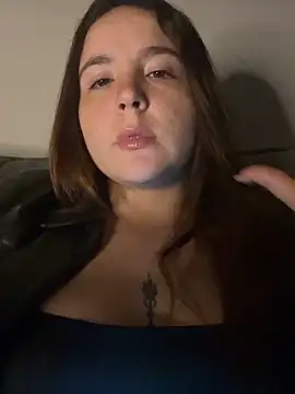 m0ranguinh0s2 online show from 06-12-26, 01:47