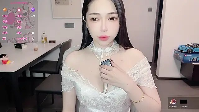 Snapshot of Scarlett-bb chatting on 10-17-25, 08:21 Scarlett-bb online show from 10-17-25, 08:21