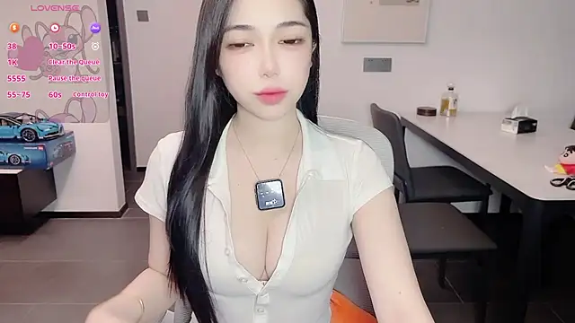 Snapshot of Scarlett-bb chatting on 10-19-25, 08:44 Scarlett-bb online show from 10-19-25, 08:44