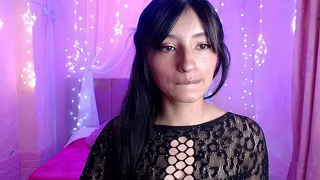 alaia blue online show from 10-31-25, 02:24