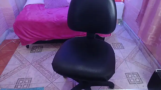 alaia blue online show from 11-26-25, 01:44