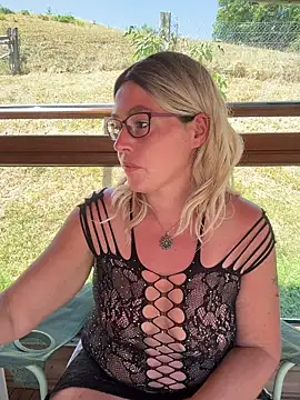 Snapshot of Nadja_Noir chatting on 08-07-26, 12:00 Nadja Noir online show from 08-07-26, 12:00