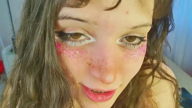 Snapshot of kamila_blush chatting on 02-16-26, 12:26 kamila blush online show from 02-16-26, 12:26