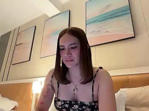 Snapshot of Yhanbeaufort18 chatting on 10-25-25, 11:53 Yhanbeaufort18 online show from 10-25-25, 11:53