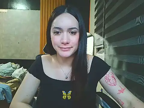 Snapshot of Yhanbeaufort18 chatting on 10-03-25, 05:03 Yhanbeaufort18 online show from 10-03-25, 05:03