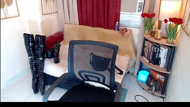 Snapshot of KYLINE_WIILLS chatting on 02-19-26, 10:01 KYLINE WIILLS online show from 02-19-26, 10:01