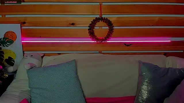 Emily Tylerr online show from 12-20-25, 08:17