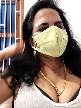 mallu-lover online show from 01-11-26, 03:30