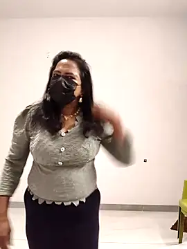 mallu-lover online show from 03-10-26, 12:20