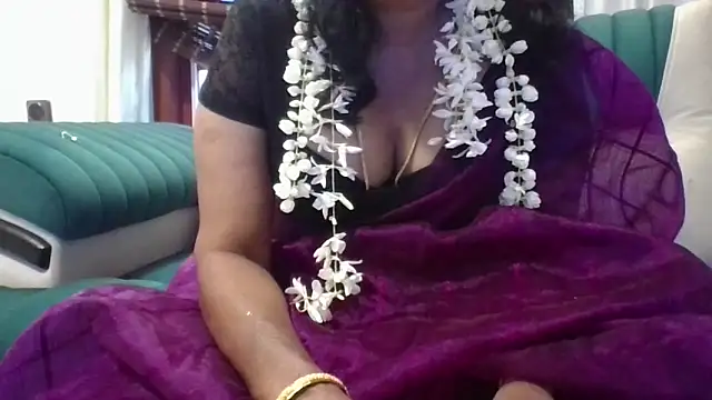 Snapshot of mallu-lover chatting on 06-01-26, 12:16 mallu-lover online show from 06-01-26, 12:16