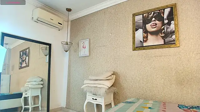 Miladiosa online show from 12-17-25, 12:10