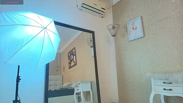 Miladiosa online show from 12-14-25, 12:11