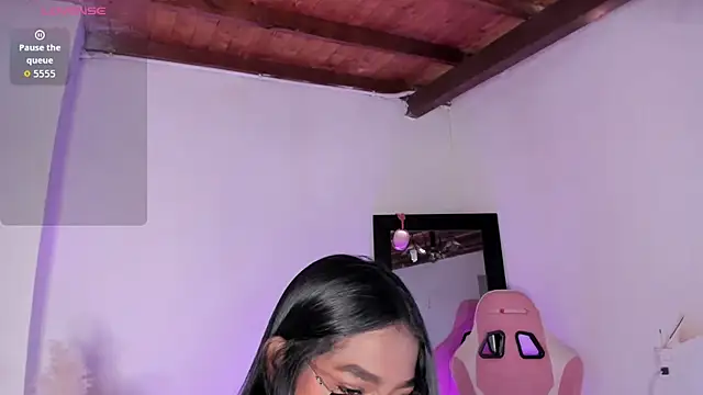 IsaGodess online show from 10-30-25, 07:44