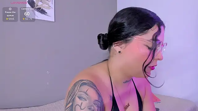 melody blossom  online show from 12-16-25, 08:57