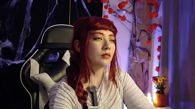 lunnaa  online show from 10-29-25, 04:55