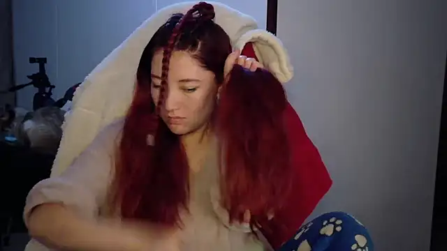 lunnaa  online show from 10-24-25, 04:22