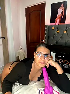 Snapshot of ema_zoe chatting on 10-08-25, 12:12 ema zoe online show from 10-08-25, 12:12