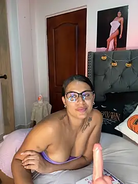 Snapshot of ema_zoe chatting on 10-10-25, 12:11 ema zoe online show from 10-10-25, 12:11