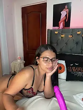Snapshot of ema_zoe chatting on 10-04-25, 12:01 ema zoe online show from 10-04-25, 12:01