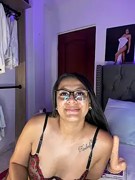 Snapshot of ema_zoe chatting on 07-16-26, 11:57 ema zoe online show from 07-16-26, 11:57