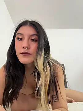 Snapshot of Sweetlolita chatting on 03-03-26, 08:49 Sweetlolita online show from 03-03-26, 08:49