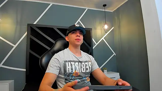 Eryonbradley online show from 12-19-25, 05:00