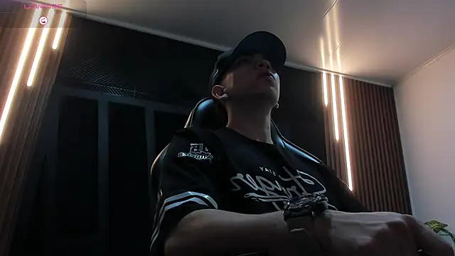 Eryonbradley online show from 10-02-25, 11:24