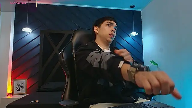 Eryonbradley online show from 03-05-26, 11:29