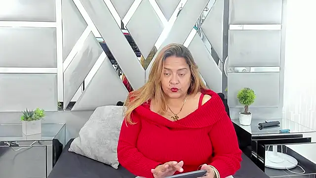 MonzerratBoyer online show from 04-18-26, 06:43