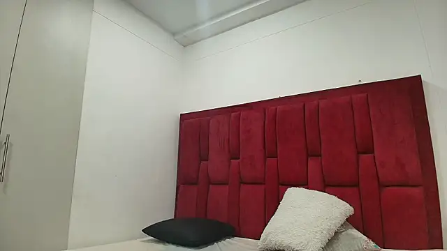 Mollyxketa1  online show from 11-16-25, 12:15