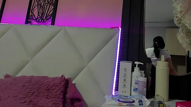 veronica hill  online show from 11-11-25, 03:01