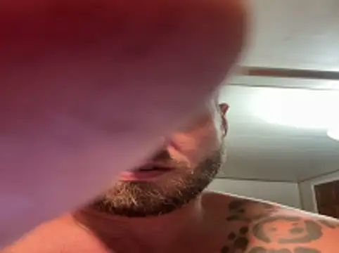 Snapshot of Htownswngn9 chatting on 11-16-25, 04:28 Htownswngn9 online show from 11-16-25, 04:28