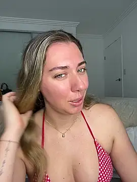 Snapshot of louiseberkeley chatting on 07-20-26, 02:08 louiseberkeley online show from 07-20-26, 02:08