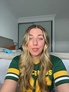 Snapshot of louiseberkeley chatting on 07-19-26, 01:47 louiseberkeley online show from 07-19-26, 01:47