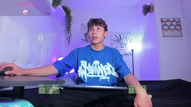 Twinkie Hung online show from 11-20-25, 09:04