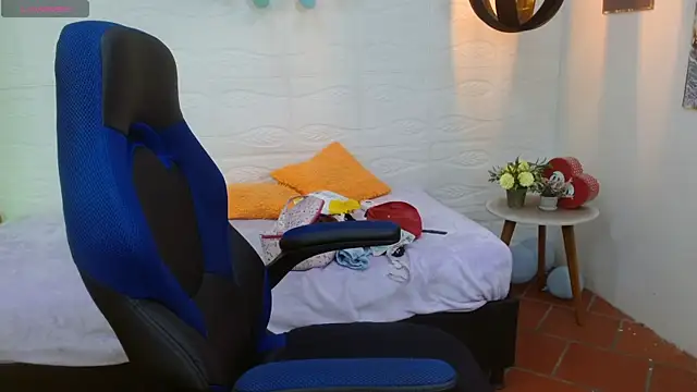 Snapshot of karlarousex chatting on 10-17-25, 02:59 karlarousex online show from 10-17-25, 02:59