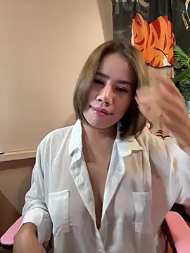 Snapshot of Kath_C chatting on 10-23-25, 03:49 Kath C online show from 10-23-25, 03:49